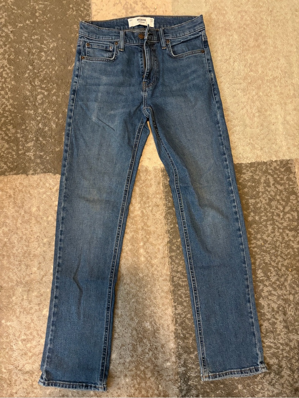 Hollister Men's Slim Straight Jeans — Medium Blue Wash
